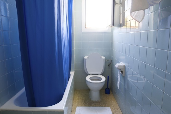 Na videz nedolžen predmet v kopalnici je skrita nevarnost za zdravje: ga imate doma tudi vi?