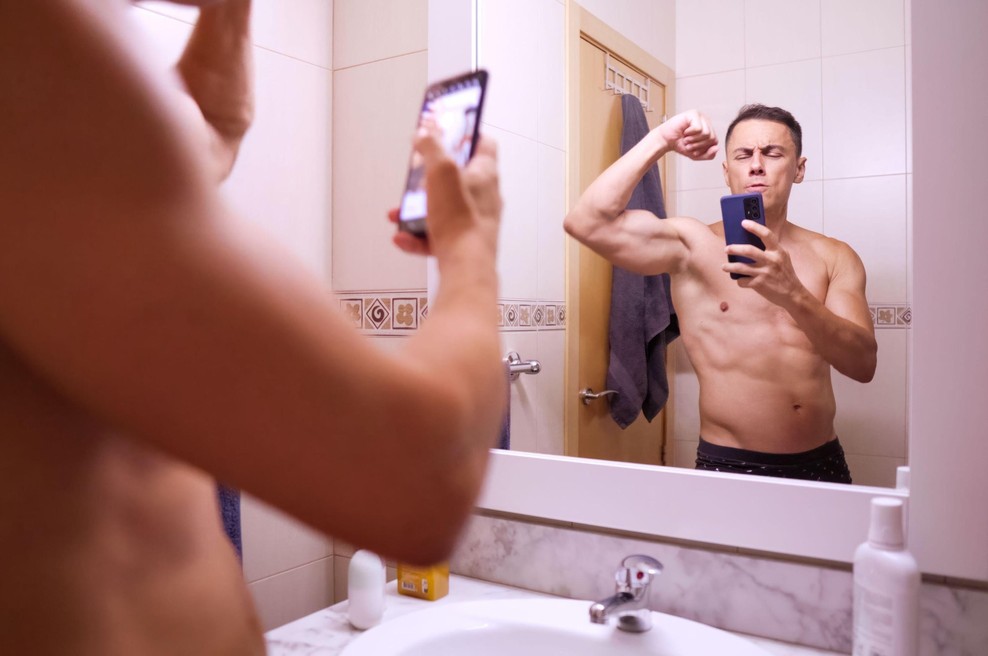 "Moški samo še trenirajo in se gledajo v ogledalu": zdravnik razkriva, zakaj jim danes upada testosteron in kako to vpliva na odnose (foto: Profimedia)