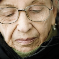 Vera je 20 let dobivala sinova pisma, a ni bil več med živimi; ko je odkrila, kdo stoji za tem, se ji je podrl svet