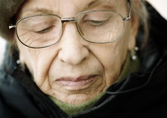 Vera je 20 let dobivala sinova pisma, a ni bil več med živimi; ko je odkrila, kdo stoji za tem, se ji je podrl svet