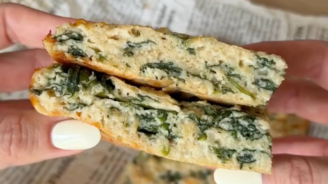 Hitra pita s sirom in špinačo: recept nutricionistke za popoln začetek dneva