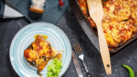 Mediteranska musaka z jajčevcem: lahek in okusen obrok iz 5 sestavin (RECEPT)