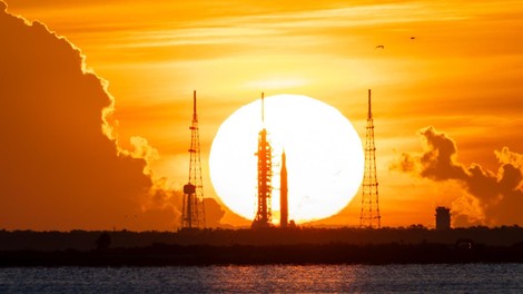 nasa vesolje luna druga luna orbita objekt nebo