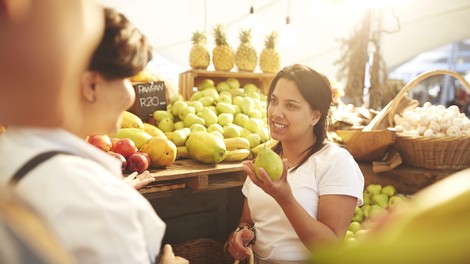 Pozimi kupujemo pomaranče in mandarine, pozabljamo pa na to močno sadje: pomaga pri hujšanju, holesterolu in pritisku