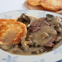 Da bi bili zrezki v omaki mehki in sočni, 10 minut pred koncem kuhanja dodajte tole - in topili se bodo v ustih