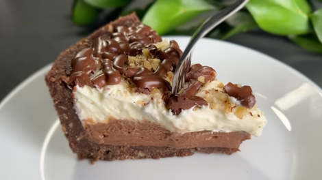 Ta torta je pripravljena v le nekaj minutah: brez peke, brez moke, a z neverjetnim okusom