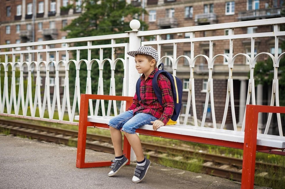 Deček na postaji (foto: Profimedia)