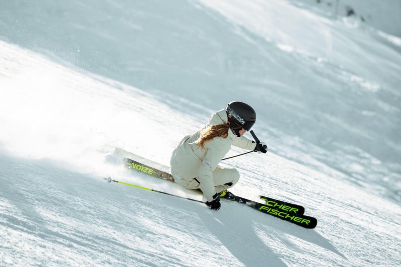 Fischer smuči za začetnike: TOP izbira za prvi korak na belih strminah