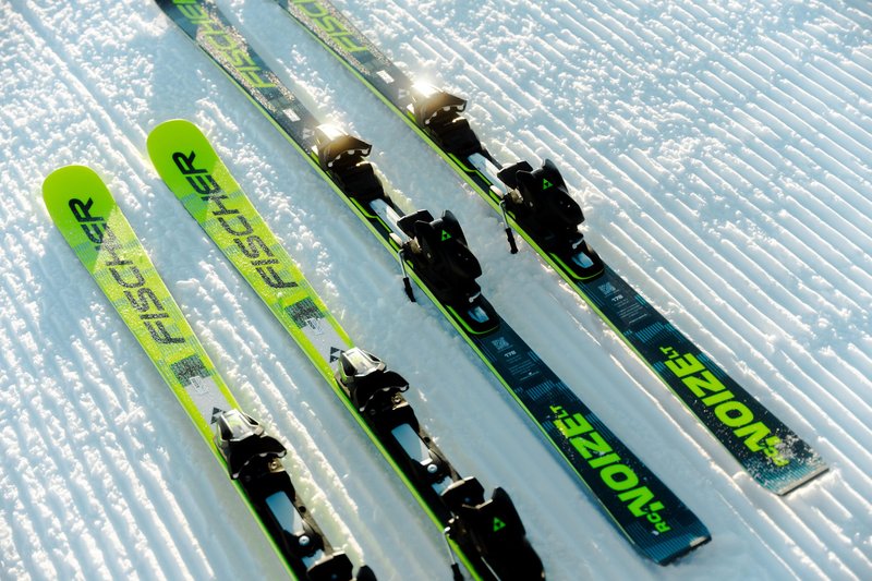 Fischer smuči za začetnike: TOP izbira za prvi korak na belih strminah