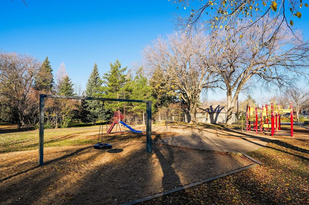 V znanem parku sredi mesta se dogaja nekaj srhljivega: zdravniki svarijo, to je lahko tudi smrtno nevarno! (foto: Profimedia)