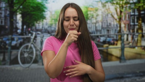 zenska kaselj kajenje cigareti zdravje smrt raziskava zdravniki