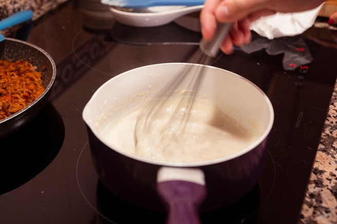 Kako pripraviti popoln bešamel brez grudic? Trik je v 1 sestavini