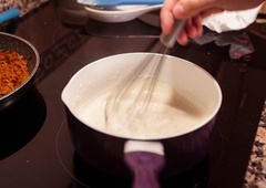 Kako pripraviti popoln bešamel brez grudic? Trik je v 1 sestavini