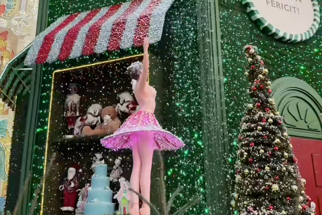 Največji božični sejem v Evropi je pravi hit na TikToku: kuhano vino stane dva evra, navdušile pa vas bodo tudi številne lokalne dobrote in praznične atrakcije