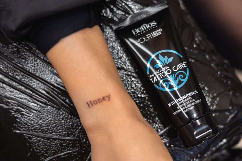 Umetnost na koži: Ekskluzivni dogodek Tattoo Care Jasne Grbić in ZEERAW Tattoo studia