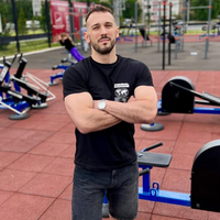 Fitnes trener (30) umrl po svojem izzivu: dnevno je zaužil 10.000 kalorij