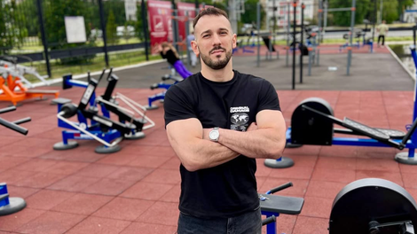 Fitnes trener (30) umrl po svojem izzivu: dnevno je zaužil 10.000 kalorij