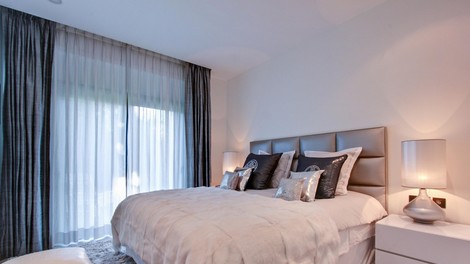 Najela sta Airbnb in našla sporočilo na postelji: splet se je nasmejal do solz