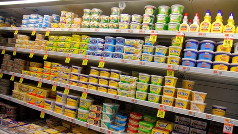 Testirali so 30 znamk masla: dve znani znamki sta čisto pogoreli (med njimi tudi ekološka znamka)