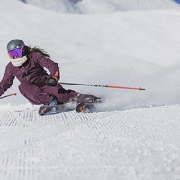 Pregled trga: Ženske visokozmogljive smuči za samozavestne smučarke
