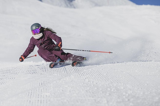 Pregled trga: Ženske visokozmogljive smuči za samozavestne smučarke
