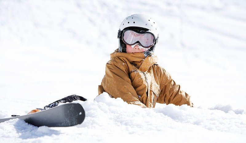 Brezskrbno na sneg: zakaj je zavarovanje ključni del vsake smučarske sezone