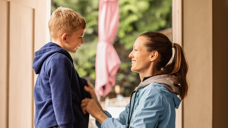 Otroka ne vprašajte, kako je bilo v šoli: namesto tega mu raje postavite teh 7 vprašanj