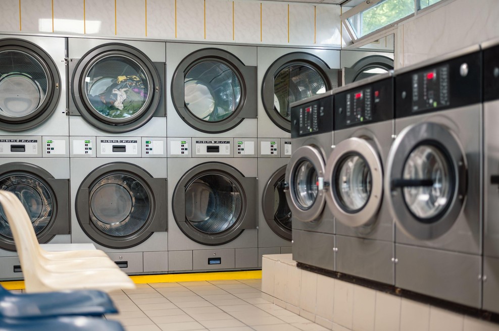 38-letna medicinska sestra je dala odpoved in začela voditi samopostrežno pralnico perila, zdaj pa letno ustvari približno pol milijona prihodkov (foto: Profimedia)