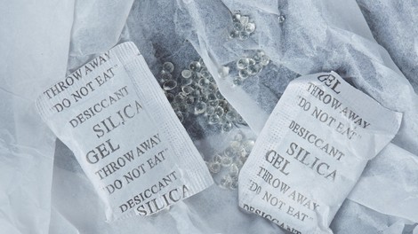 Ne zavrzite vrečk s silikagelom: uporabite jih lahko za številne namene