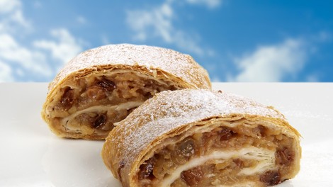 Tako Francozi pripravljajo jabolčno pito: priprava je enostavna, ta trik pa poskrbi za nepozaben okus