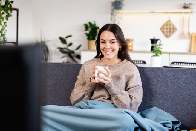 Kako preprečiti negativne učinke sedenja? Strokovnjaki odkrili preprost način za zmanjšanje zdravstvenih tveganj