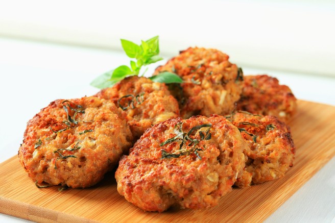 Sploh ne boste opazili, da so brez mesa: tako pripravite zelenjavne polpete, ki vas založijo z beljakovinami in vlakninami