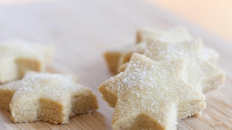 Iščete "last minute" idejo za božično sladico? Tako pripravite slastne piškote, ki so narejeni v 30 minutah