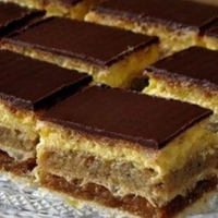 Pomešajte, namažite in že imate božansko sladico: tako pripravite domače napolitanke s tremi bogatimi nadevi (vsak je boljši od prejšnjega)