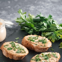 Recept za domačo pašteto iz sardin: hiter in kremast namaz, idealen za božični večer