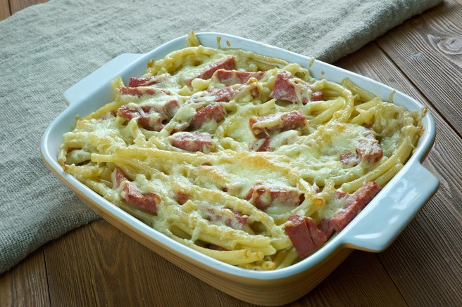 Preprosto, a božansko: recept za zapečene testenine s sirom in šunko