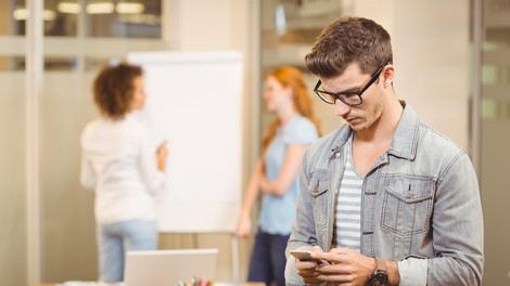 Psihologi so jasni: če vam moški pošlje teh 5 sporočil, je izgubil interes