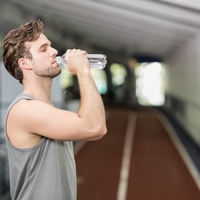 Kako mikroplastika vpliva na telo? Strokovnjaki so potrdili tisto, česar so se bali mnogi, še posebej pa so ogroženi moški