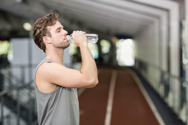 Kako mikroplastika vpliva na telo? Strokovnjaki so potrdili tisto, česar so se bali mnogi, še posebej pa so ogroženi moški