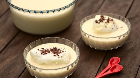 Pripravi se hitro, okus pa je božanski: starinska sladica iz 5 sestavin, ki jo obožujejo vsi