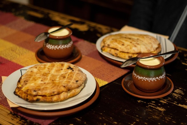 Babičin recept za "jogurt lepinje" iz ponve: izginile bodo še preden se ohladijo