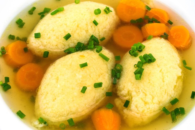 Trik za popolne jušne "knedlčke", ki se ne razpadejo: med kuhanjem ohranijo obliko in ostanejo mehki