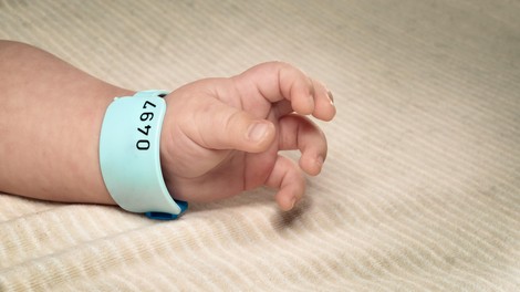 Tragedija v porodnišnici: v nekaj dneh umrlo kar devet dojenčkov