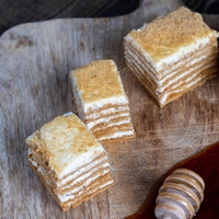 Ves splet je navdušen nad tem receptom: tako pripravite najbolj kremasto torto, kar jih boste kdaj poskusili – bogata, razkošna in pripravljena v samo 15 minutah