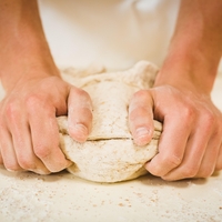 Ko pripravljate pecivo, v moko dodajte to: testo bo vzhajalo bolje, pecivo pa bo mehko 5 dni