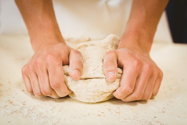 Ko pripravljate pecivo, v moko dodajte to: testo bo vzhajalo bolje, pecivo pa bo mehko 5 dni