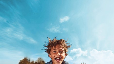 Zimske družinske aktivnosti, ki otrokom ponudijo nepozabno zabavo in dragocene izkušnje