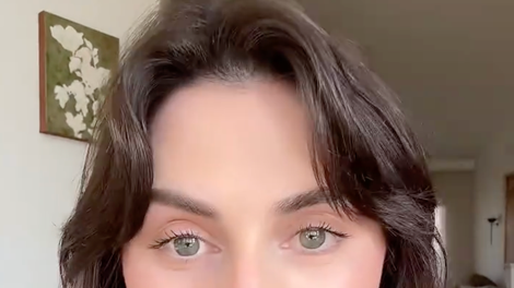 Razkrila je, kako bi se imenovala po poroki, če bi prevzela zaročenčev priimek: ljudje so se nasmejali do solz