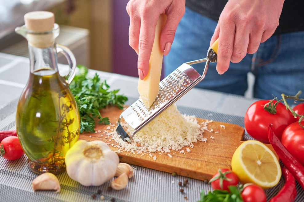 Ta sir je najboljši za hujšanje: spodbuja izločanje dopamina in nasiti, vendar ne redi (foto: Profimedia)