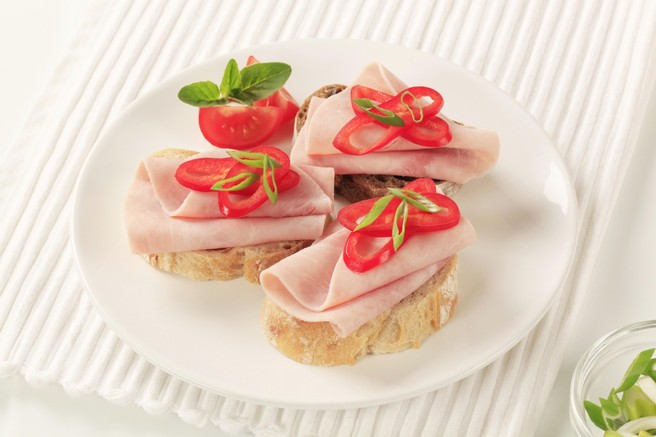 Kaj se dogaja v vašem telesu, če pogosto jeste šunko? Tega o priljubljenem živilu morda še niste vedeli